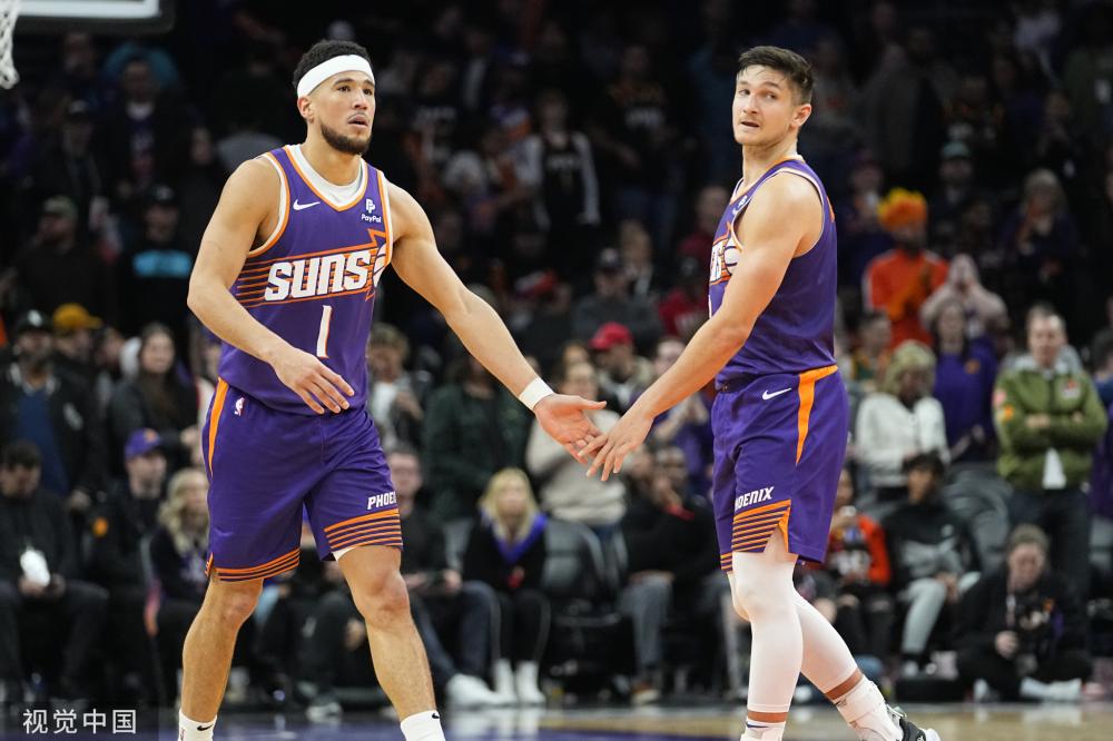 展示了她和 展示了她和