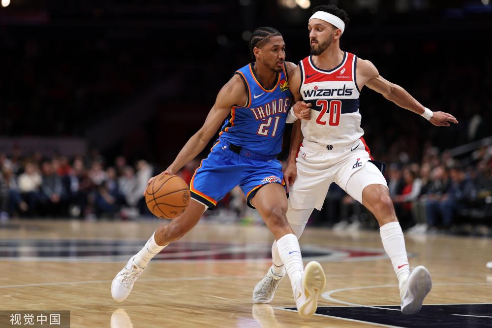 轻的球员而 轻的球员而